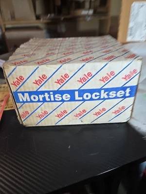 Juego de cerraduras de mortaja vintage serie Yale 8000 (8701) zurdo completo ¡Nuevo!! Foto 1 de 4