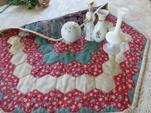 lot=le tapis patchwork et les 3soliflores et figurine porcelaine   =a saisir ! - Picture 1 of 2