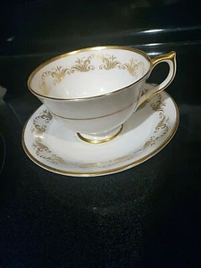 10+ pieces LOUIS XV by Aynsley Bone China Tea Cups & Saucers w/Gold 8328 England - Picture 1 of 6