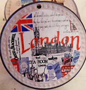 Souvenir Fridge Magnet UK England - London The Union Jack and other in Round - Picture 1 of 2