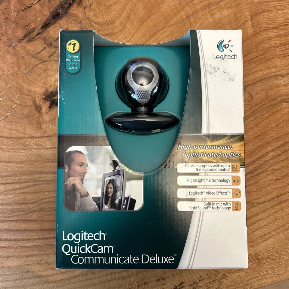 Logitech Quickcam Communicate Deluxe S7500 Webcam with Built In Mic Includes CD - Image 1 of 4
