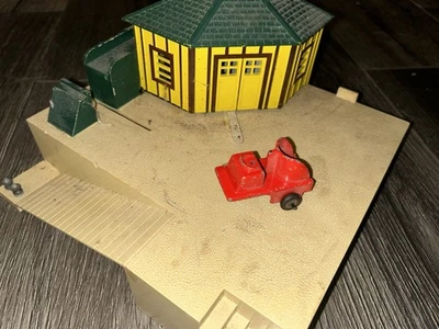 American Flyer Oil Drum Loader - Image 1 of 2