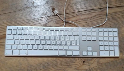 Apple Tastatur QWERTZ Metall USB auch an PCs verwendbar - Bild 1 von 4
