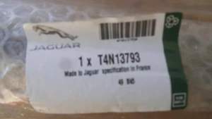 1 PAIR JAGUAR XE LOWER REAR DOOR SEALS NEW GENUINE T4N13793 & T4N13792 - Picture 1 of 2