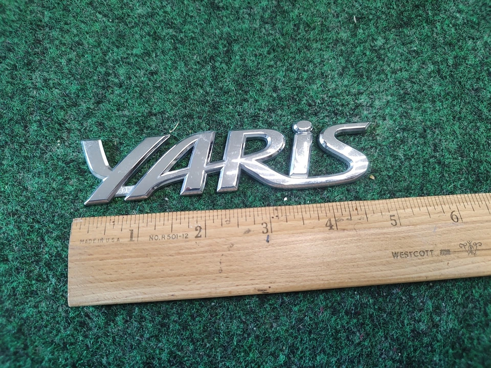 Toyota Yaris 2006-2011 emblema trasero logotipo insignia símbolo letras cromadas OEM 3S7 Foto 1 de 4