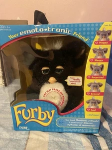  Furby 2 schwarz weiß englische Version 2005 blaue Augen Plüschtier ungeöffnet selten  - Bild 1 von 7