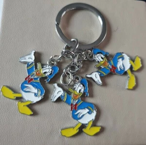 Adorable llavero animado del pato Donald de Disney con 3 dijes vendedor del Reino Unido P&P gratis - Imagen 1 de 3