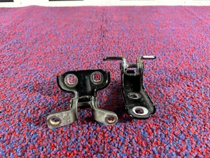 BISAGRAS DE PUERTA LATERAL IZQUIERDA CADILLAC ATS 2.0L 13-19 TURBO FABRICANTE 2X CONDUCTOR TRASERO IZQUIERDO - Imagen 1 de 5