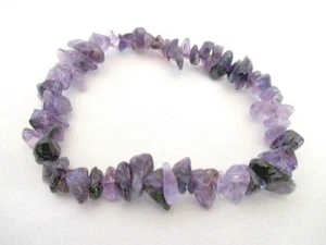 Delicado Brazalete Elástico de Cuentas Acrílicas Tono Amatista 7" Sin Estirar - Imagen 1 de 2