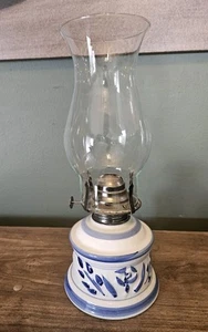 Vintage gute Lampe Leuchte Bauernhöfe Steinzeug Keramik Öllampe, blau und weiß 13" - Bild 1 von 4
