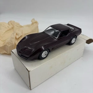 DARK CLARET 1982 CORVETTE COUPE CHEVROLET PLASTIC DEMO MODEL CAR - Picture 1 of 6