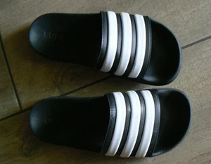 ADIDAS Dame Adiletten Badeschuhe Sandalen Strandschuhe Gr 39 UK 6 schwarz weiss - Bild 1 von 7