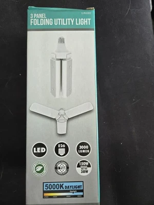 3 Panel Folding Utility Light LED E26 3000 Lumen 150W uses 38W 5000k Daylight - Image 1 of 4