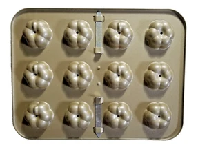 Mini Bundt Form Pfanne 2-seitig Metall Verschlussblech Backen Süßigkeiten Seife 12 Schlitze - Bild 1 von 4