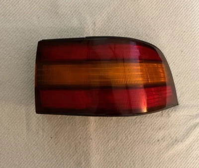 LEXUS LS400 1990 1991 1992 1993 1994 PASSENGER RIGHT TAIL LIGHT - Image 1 of 2