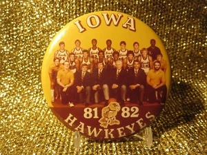 Iowa Hawkeyes 1981-82 NCAA Basketball Team Button Pin Vintage - Picture 1 of 3