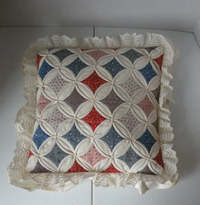 Vintage 14 Zoll x 14 Zoll gestepptes Kissen Kathedrale Glasmuster rot blau weiß - Bild 1 von 8