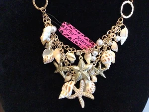 Betsey Johnson Halskette Lätzchen Typ Muscheln Seestern Perle Perlen Goldkette neu mit Etikett - Bild 1 von 6