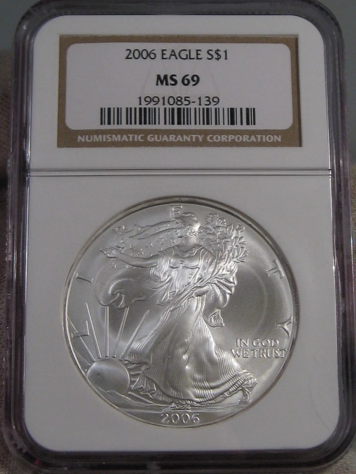 BU 2006 Silver American Eagle NGC MS69. #1 - Immagine 1 di 4