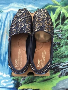 Toms klassische Damen-Slipperschuhe marineblaugold glitzer gehäkelt Größe 6 - Bild 1 von 3