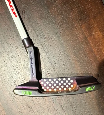 Eje de golf Scotty Cameron Newport 2 Tour solo acabado púrpura LA Foto 1 de 4