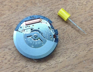 Seiko 5M43A KINETIC Uhrwerk - gebraucht - FUNKTIONIERT - schwarz-weiß Datum - Bild 1 von 5