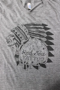 Herren Größe Medium Wichita Tattoo Indianer Hergestellt in den USA T-Shirt Rotes Meer - Bild 1 von 7