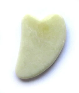 Gua Sha Serpentin grün 7.5 x 4.5 cm - Bild 1 von 1