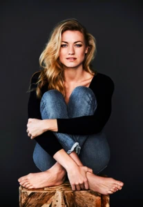 YVONNE STRAHOVSKI Photo Magnet @ 3"x5" - Picture 1 of 3