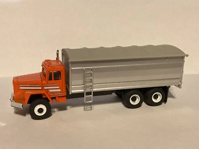 custom 1/64 International PayStar 5000 grain truck - not DCP - Image 1 of 4