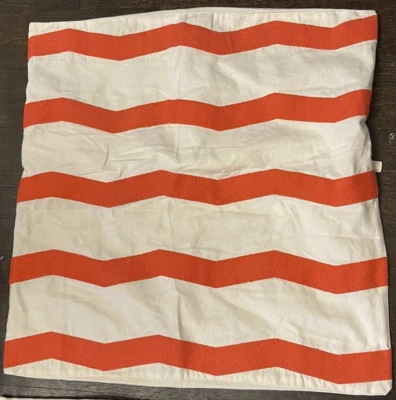 Lote 2 capas de travesseiro de algodão Chevron tecido DKNY EURO 26” creme e laranja - Imagem 1 de 4