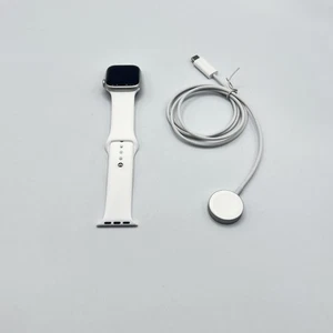 Apple Watch Series 9 41mm Boîtier en Aluminium Argenté avec Bracelet Sport - Excellent - Photo 1 sur 5