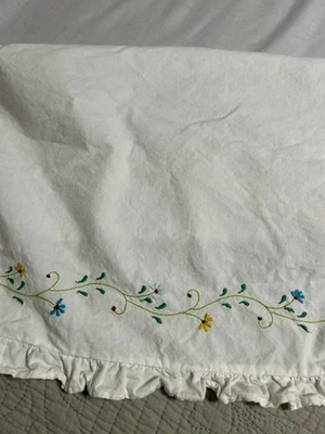 Falda de cama de colección bordada blanca con flores rosa azul amarillo enredaderas 78x80x14 LEER Foto 1 de 4