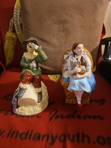 Vintage 1999 Enesco der Zauberer von Oz Vogelscheuche & Dorothy Keramik Lot von 2 Münzbanken - Bild 1 von 8