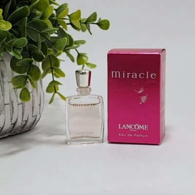 Perfume Miracle para mujer de Lancome Eau de Parfum Splash Mini 0,16 fl oz / 5 ml Foto 1 de 4