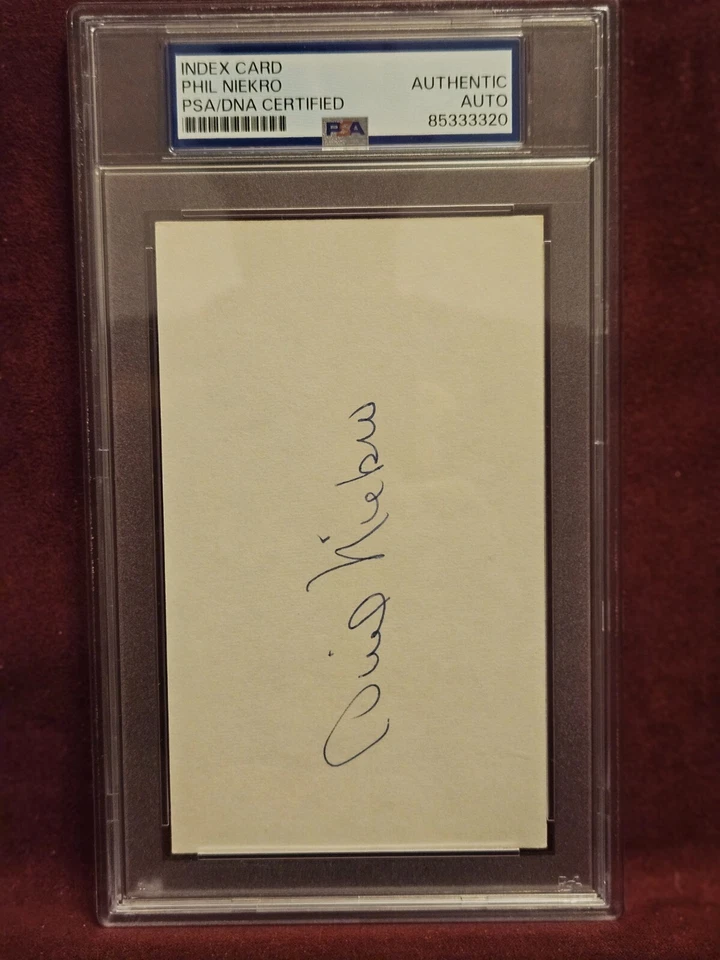 PHIL NIEKRO 5X AS 1X NL K'S 1X NL ERA HALL OF FAME 1997 SIGNED INDEX CARD PSA - Image 1 of 1