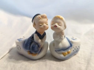 Delft Blue Pair of Kissing Kids Salt and Pepper Shakers, Vintage- PRE-OWNED - Picture 1 of 7