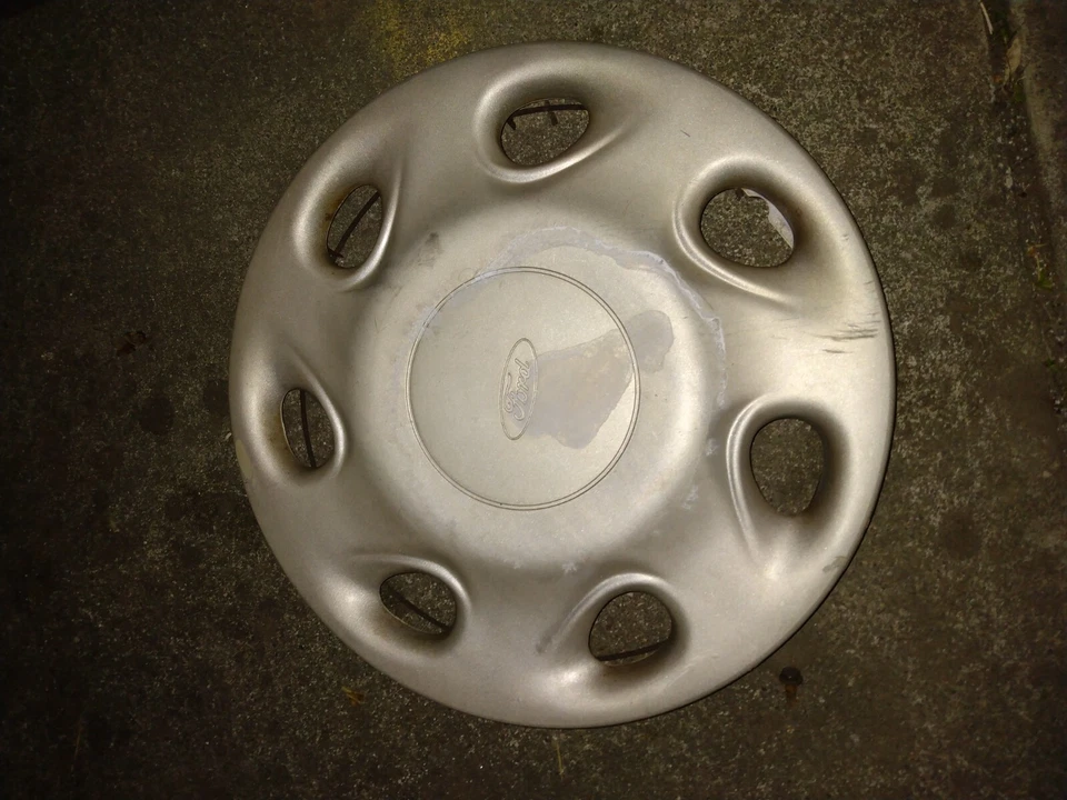 Ford Escort • 13-дюймовый колпак колеса • б/у оригинальная крышка колеса • 13 дюймов  - Изображение 1 из 1