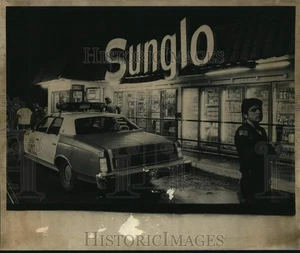 Pressefoto Polizist vor Sunglo Store, Texas - saa67482 - Bild 1 von 2