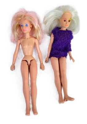 Lote de 2 BONECAS JEN E OS HOLOGRAMAS VINTAGE JEN - Imagem 1 de 4