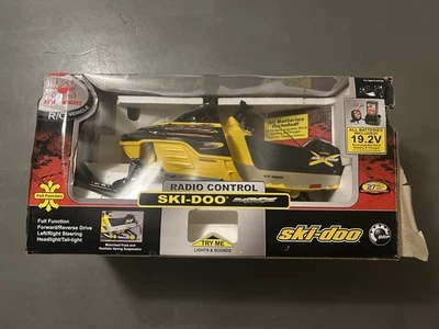 New 1/5 Ski-Doo MXZ800 Snowmobile RC New Bright Toy - No Battery Or Remote - Image 1 of 4