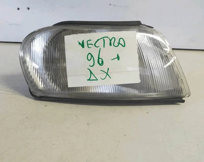 90543321 Fanalino ant. DX OPEL VECTRA (J96) 1.6 16V Ber. 5p/b/1598cc - Immagine 1 di 4