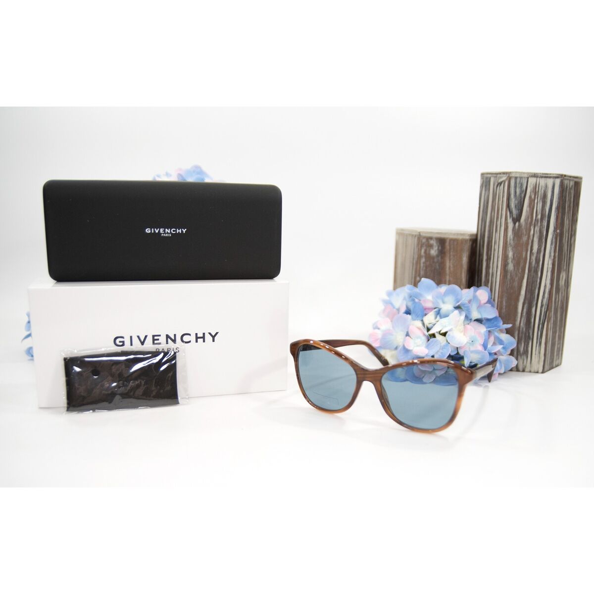 Givenchy Cat Eye Plastic Frame Sunglasses for Women for sale Givenchy Cat Eye Plastic Frame Sunglasses for Women for sale