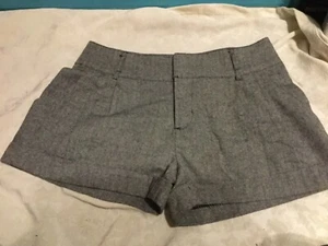 XXI Cuffed Short White /Black Zigzag/Herringbone Design Size M - Picture 1 of 6