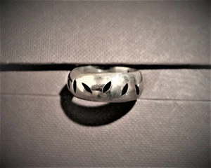 Ring, 925er Silber, handgefertigter Hohlkörper. -Breite ca. 0,9 cm - Picture 1 of 1