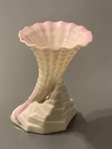 STUNNING BELLEEK IRISH PORCELAIN PINK CORNUCOPIA ROCK/SPILL VASE N / IRELAND - Picture 1 of 8