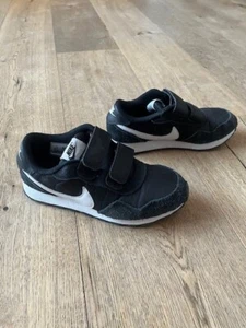 sehr gut erhaltene schwarze Nike Sneaker, Gr. 33 - Bild 1 von 2