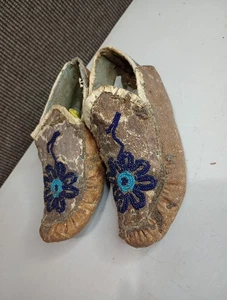 Antique Native American Moccasins Glass Beaded Flower - Picture 1 of 15