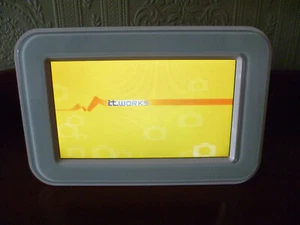 itworks ITW-DPF-703 Digital Picture Frame 7" 16:9 Colour LCD [SD MMC MS USB]  - Picture 1 of 11