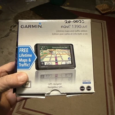 Garmin nüvi 1390LMT Automotive Mountable - Image 1 of 4